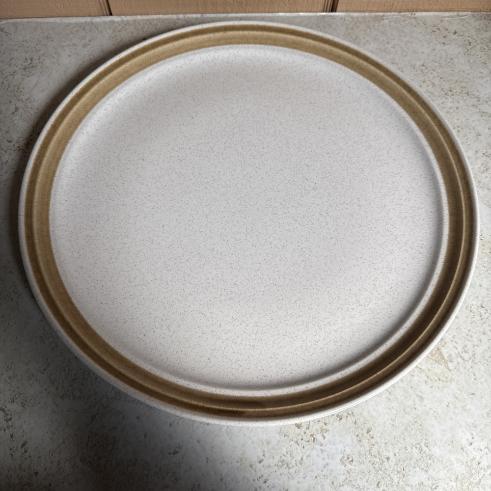 Country Manor Dinner Plate with Sandstone Rim Made In‎ Japan